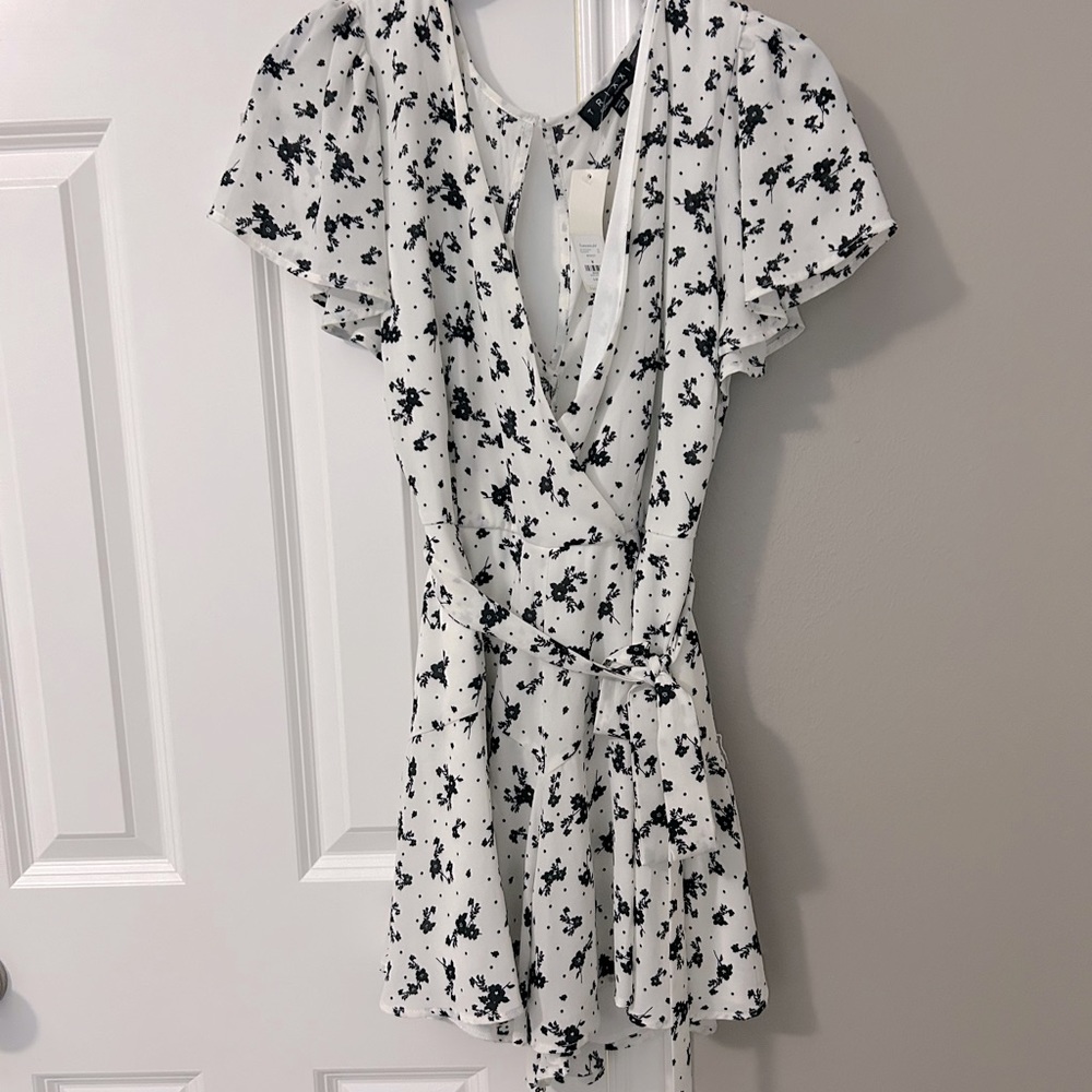 NWT - Floral Romper from Francesca’s - Medium